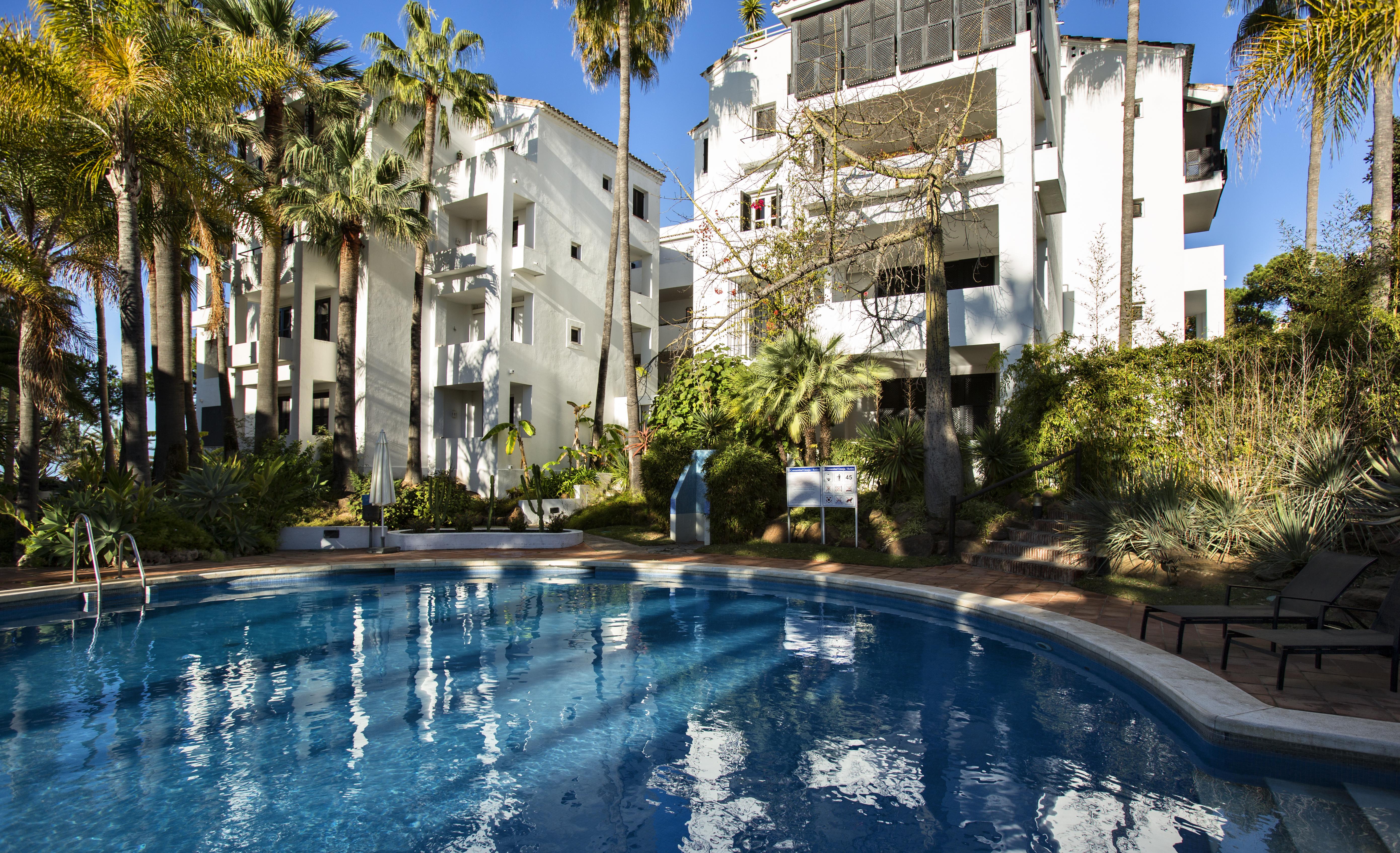Ona Alanda Club Marbella Aparthotel Exterior photo